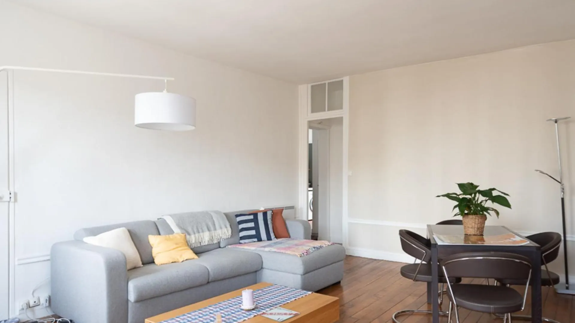 Charming 58 M Love Nest In The Heart Of Apartment *